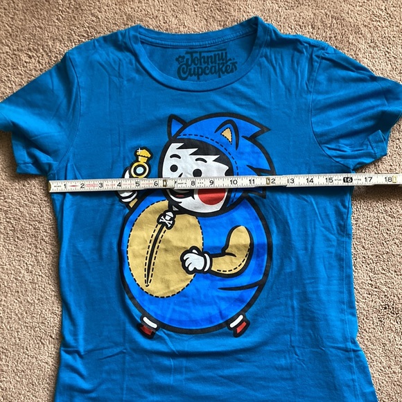 ✅JOHNNY CUPCAKES shirt!🧁 - Picture 4 of 7
